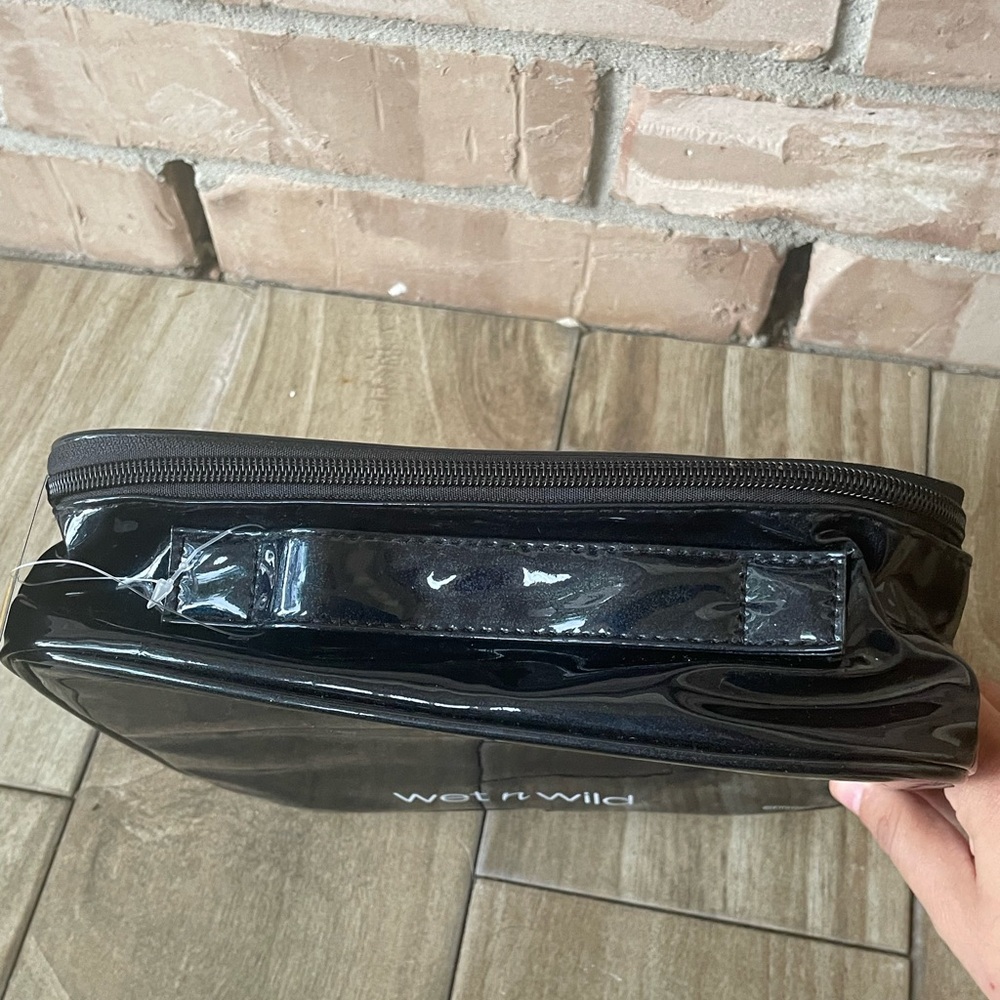 Wet n Wild Cruella De Vil Absolutely Beastly Cosmetic Bag - Picture 7 of 7
